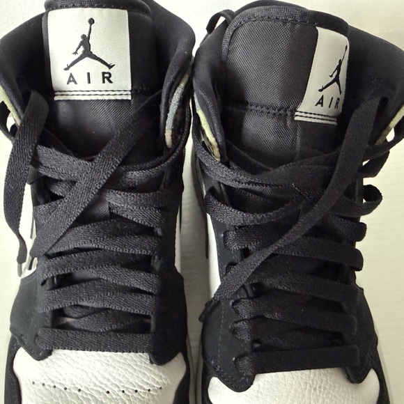 Air Jordan Sneakers Black White Camo - Picture 3 of 11